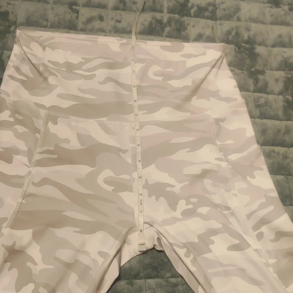 Like New! Athletic Leggings Grey/White Camo Size Large - Picture 14 of 16